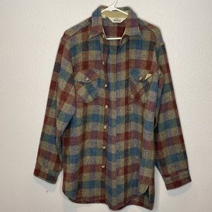 Vintage Woolrich wool button up shirt size Medium